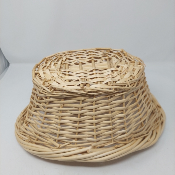 Willow Oval Wicker Basket Cut Out Handles Tan Storage Decorative Gift 16x10x8 - Picture 6 of 8